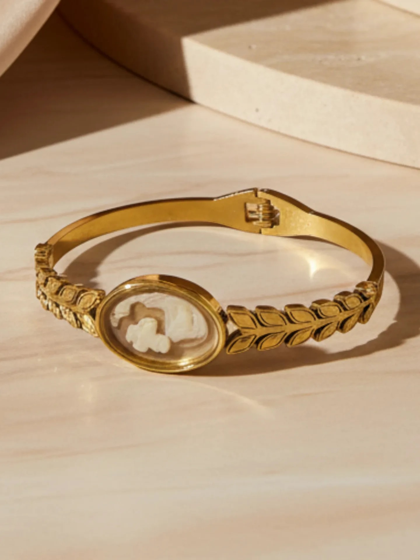 Gold-Tone Clover Oval Bracelet jewellery